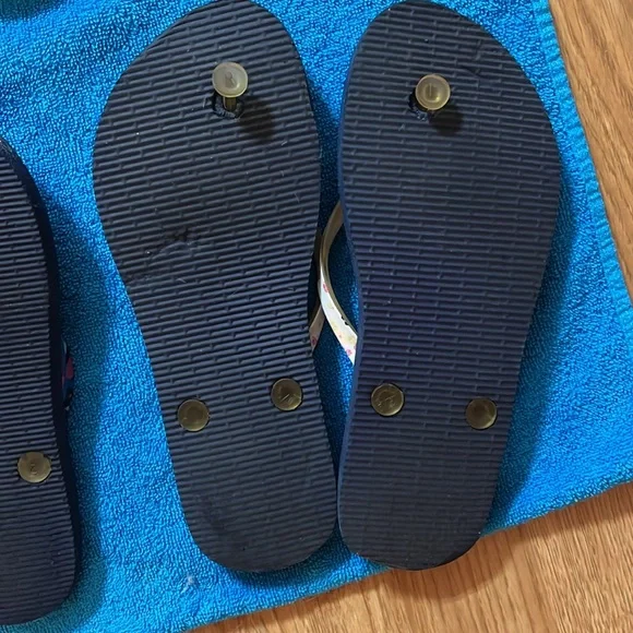 5 Pairs of Flip Flops - Picture 11 of 13
